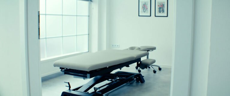 Filmstill aus Praxisfilm zur Mitarbeitergewinnung für Physiopraxis Corpuversum